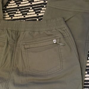 Mountain Hardwear Women’s AP Scrambler Pant size 4